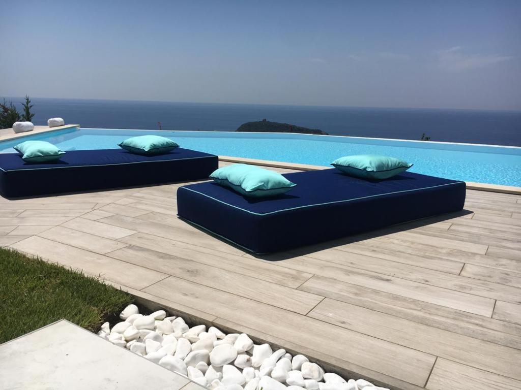 Luxury Villa Blue&Blanc Piscina A Sfioro Isola Diamante Extérieur photo